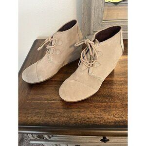 Toms Suede Beige Tan Wedge Ankle Booties 2 3/4” Heel‎ Lace Up Sz 8.5